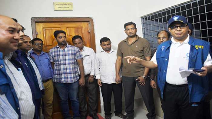 এবার দুদকের ফাঁদে চেয়ারম্যানসহ পাঁচ খাদ্য কর্মকর্তা