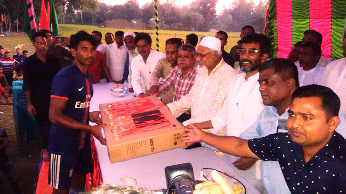 ইসলামপুরে ফুটবল টুর্নামেন্টের ফাইনাল খেলা অনুষ্ঠিত