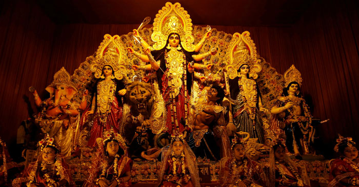 অশ্রুসিক্ত নয়নে প্রতিমা বিসর্জন