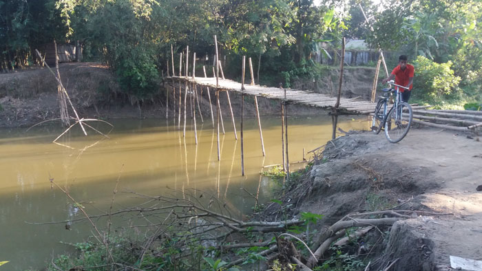 দেওয়ানগঞ্জে ১৫টি গ্রামের মানুষের ভরসা বাশেঁর সাঁকো
