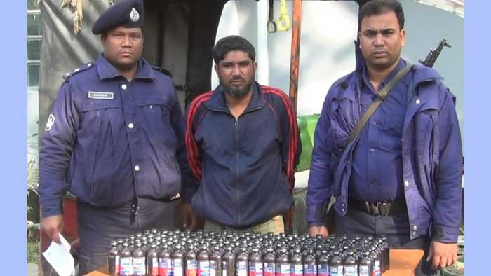 হিলিতে ফেনসিডিলসহ এক মাদক ব্যবসায়ী আটক