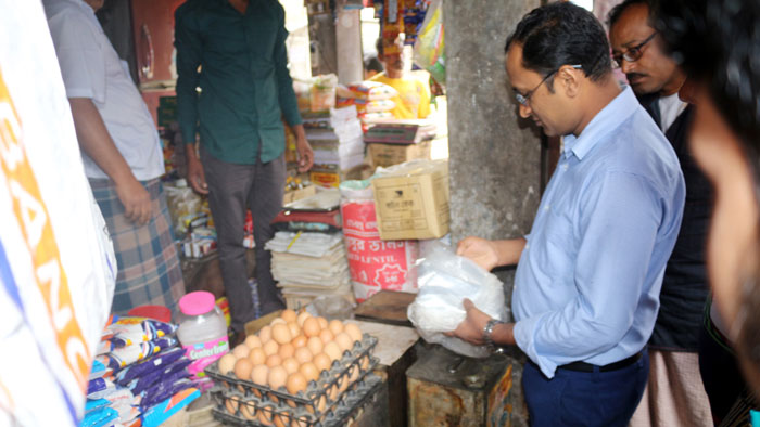 ইসলামপুরে ভ্রাম্যমান আদালতে জরিমানা
