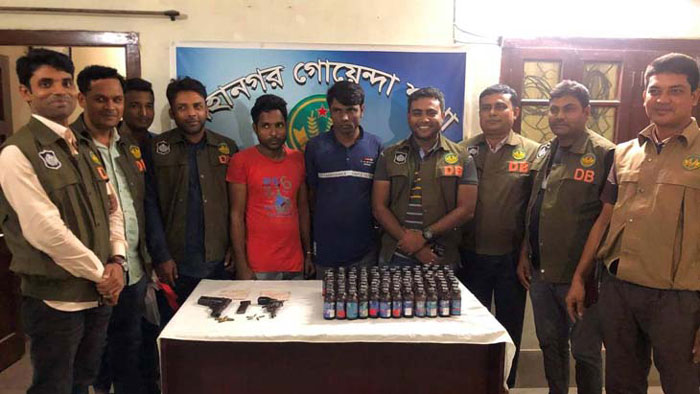 রাজশাহীতে অস্ত্র মাদকসহ দুই যুবক গ্রেপ্তার