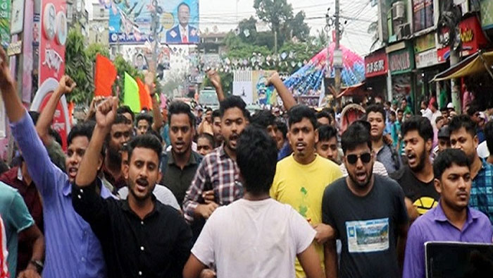 নুসরাত হত্যা মামলার রায়ে ফেনীতে আনন্দ মিছিল