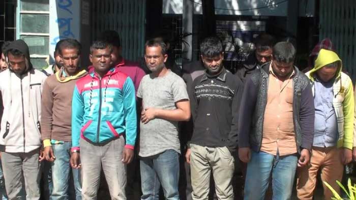 হিলিতে পুলিশ মাদকবিরোধী অভিয়ানে আটক-২০