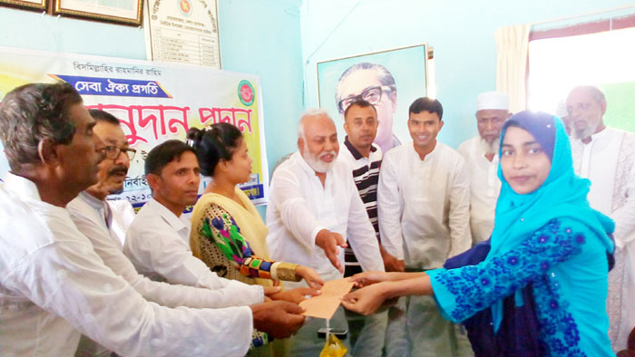 দোয়ারায় প্রবাসী সমাজ কল্যাণ সংস্থার উদ্যোগে আর্থিক অনুদান প্রদান