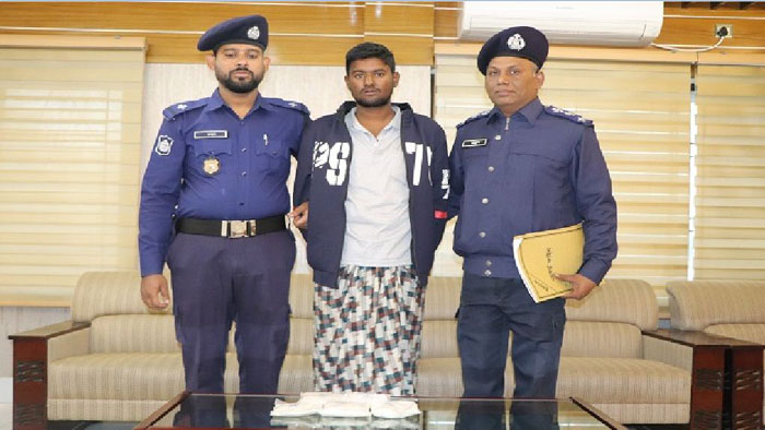 গোদাগাড়ীতে ৫০ লাখ টাকার হেরোইনসহ যুবক আটক