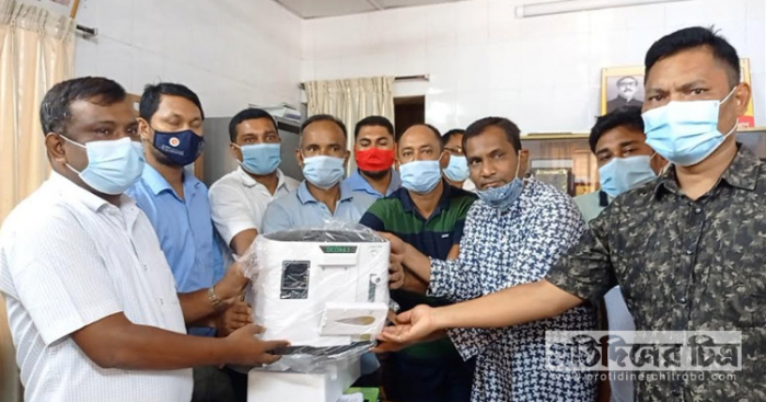 পীরগঞ্জ স্বাস্থ্য কমপ্লেক্সে অটো ইলেক্ট্রনিকাল অক্সিজেন মেশিন হস্তান্তর
