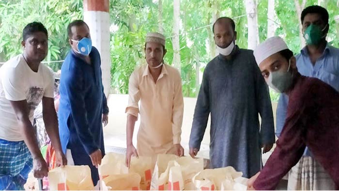 মতলব উত্তরের ফরাজীকান্দি ইউপিতে খাদ্য সামগ্রী বিতরণ