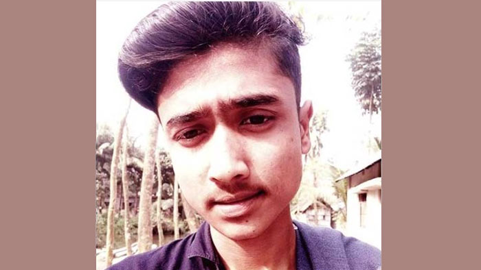 ডোবা থেকে সাংবাদিকপুত্রের অর্ধগলিত লাশ উদ্ধার