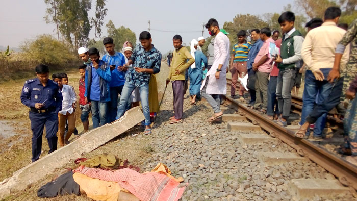 হিলিতে ট্রেনের ধাক্কায় এক বৃদ্ধা নিহত