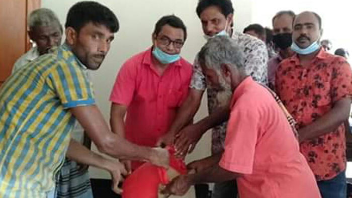 ইসলামপুরে হতদরিদ্রদের ভিজিএফ চাল বিতরণ