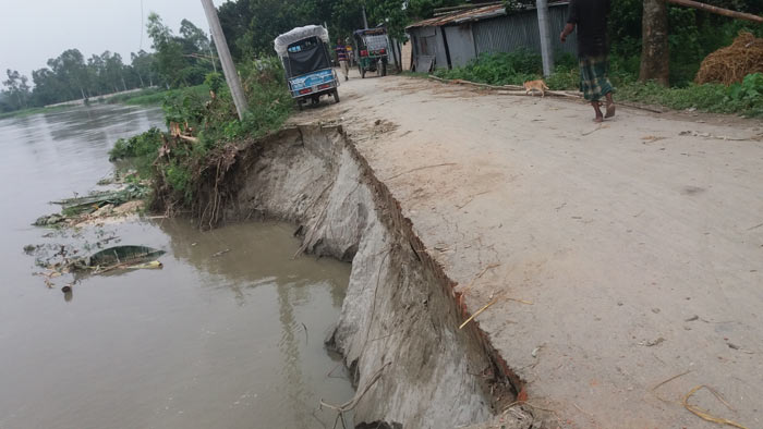 জামালপুরে ২৫ হাজার মানুষ বন্যার পানিতে বন্দী