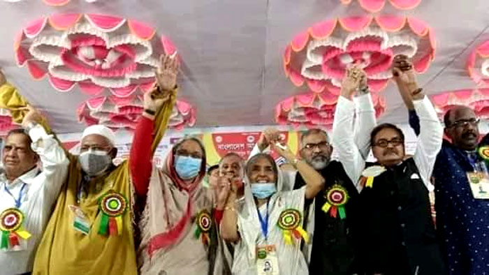 বন্দুকের নল নয়, দেশের জনগনই শেখ হাসিনার শক্তি- মতিয়া চৌধুরী
