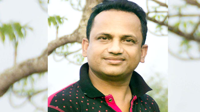 কমলগঞ্জে ছাত্র পড়িয়ে তিন দশক পার করলেন নিবেদিত প্রাণ শিক্ষক ঝুলন চক্রবর্তী