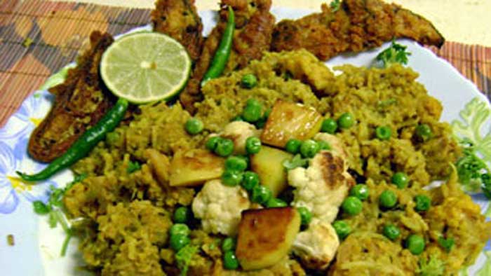 মটরশুঁটির ভুনা খিচুড়ি