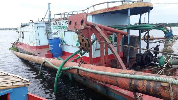 মাধবপুরে অবৈধ বালু উত্তোলন ও পরিবহন দায়ে ৫০ হাজার টাকা জরিমানা