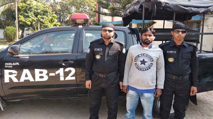 পাবনায় ৫ম শ্রেণির এক ছাত্রীকে ধর্ষণ, দফতরি গ্রেফতার