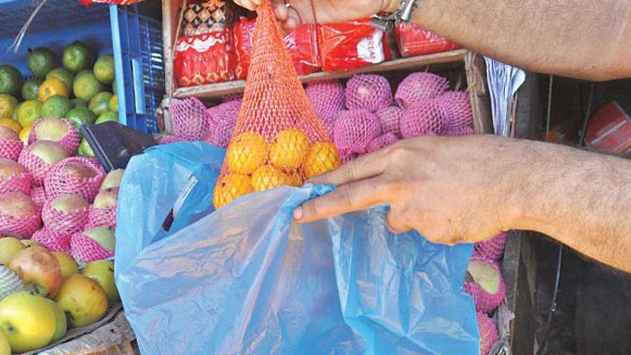 পীরগঞ্জে পলিথিনের অবাধ ব্যবহার