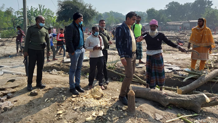 কানসাটে ভূমিহীনদের নির্মিত বাড়ী পরিদর্শনে ইউএনও
