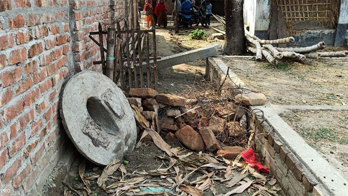 ঠাকুরগাঁওয়ে মসজিদের রাস্তা&nbsp;বন্ধ করে দিলেন ইউএনও অফিসের নৈশপ্রহরী