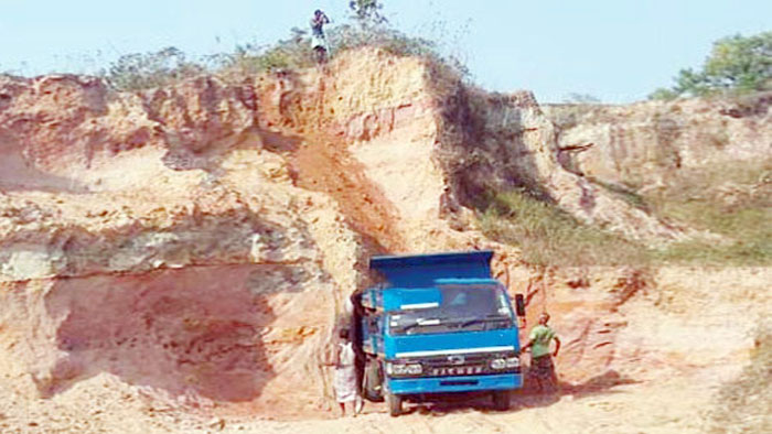 সিলেটের গোলাপগঞ্জে টিলা কাটার দায়ে ১০ হাজার টাকা জরিমানা