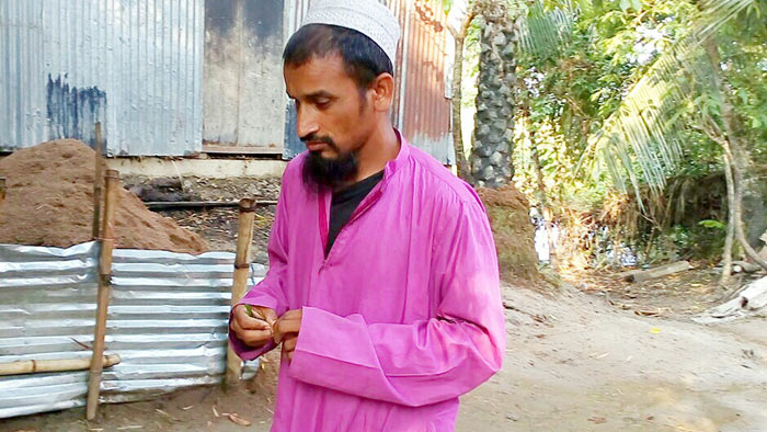 বেঁচে থাকার লাড়াইয়ে ক্লান্ত অন্ধ আব্দুর রহমান