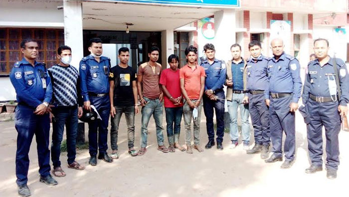 প্রেমের ফাঁদে ফেলে তরুণীকে পালাক্রমে ধর্ষণঃ গ্রেপ্তার ৪