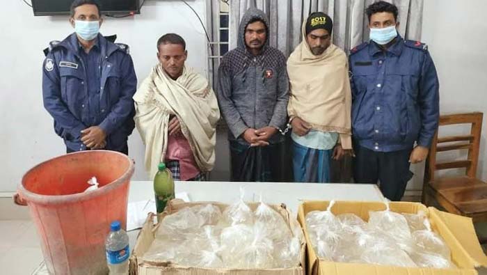 সরাইলে দেশীয় মদসহ তিনজন আটক