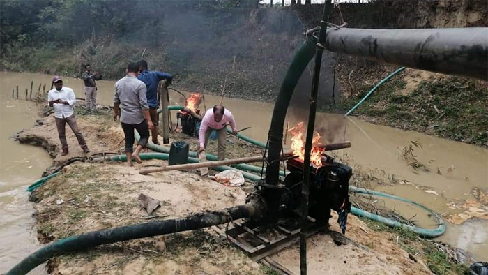 চুনারুঘাটে অবৈধ বালু উত্তোলন করায় জরিমানা