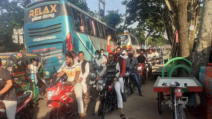 আশিকাটিতে নৌকা মার্কার সমর্থনে গণসংযোগ