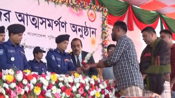 আত্মসমর্পণ করেছে ২১ জন ইয়াবা কারবারি
