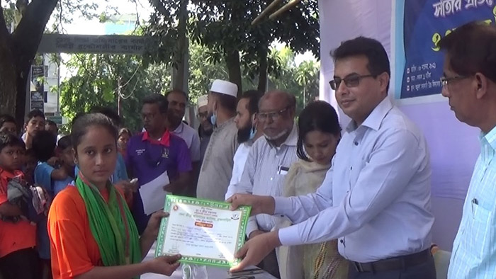 ব্রাহ্মণবাড়িয়ায় সাঁতার প্রতিযোগিতা-পুরস্কার বিতরণ