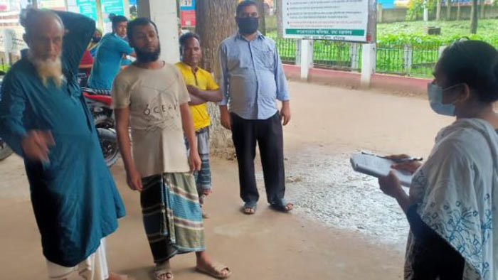 মাধবপুরে মাস্ক না পরায় ১২ জনের জরিমানা