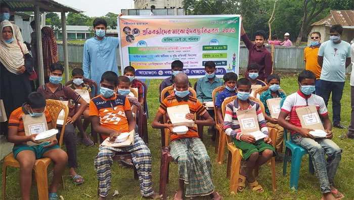 প্রতিবন্ধীদের মাঝে নবছায়ার ইদ উপহার বিতরণ