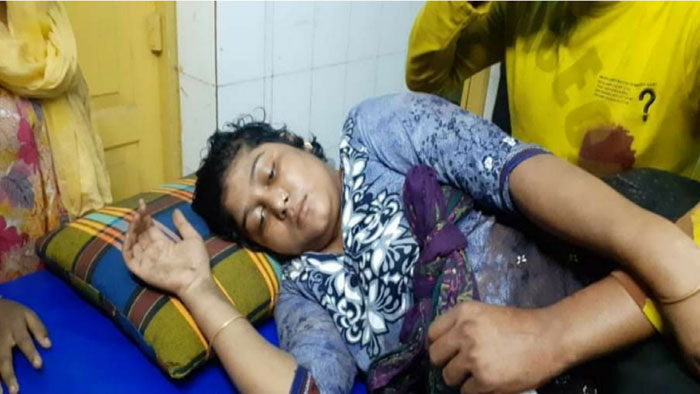 মাধবপুরে ভাইয়ের দায়ের কোপে বোন আহত