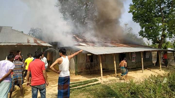 মহালছড়ির লেমুছড়ি শান্তিপুর এলাকার মসজিদে আগুন