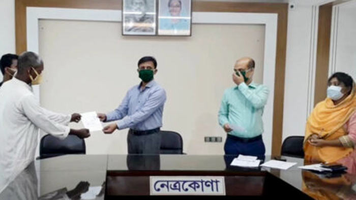 নেত্রকোণায় শেখ হাসিনা বিশ্ববিদ্যালয়ের ভূমি অধিগ্রহণের চেক বিতরণ