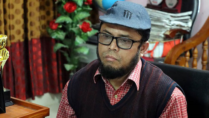 কবিতা শোনাতে ছাত্রীদের মোবাইল নম্বর চাইতেন শিক্ষক