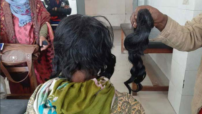 পাবনায় পুত্রবধূর চুল কেটে দিলেন শ্বশুর-শাশুড়ি