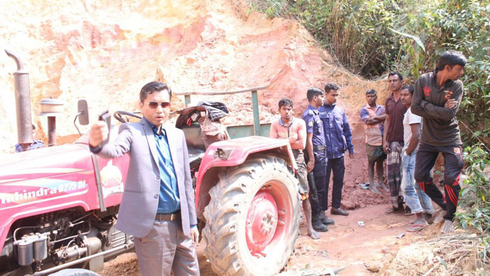 বড়লেখায় পাহাড়-টিলা কাটা বন্ধে অভিযান