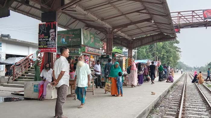 নানা সমস্যার বেড়াজালে জামতৈল রেল স্টেশন