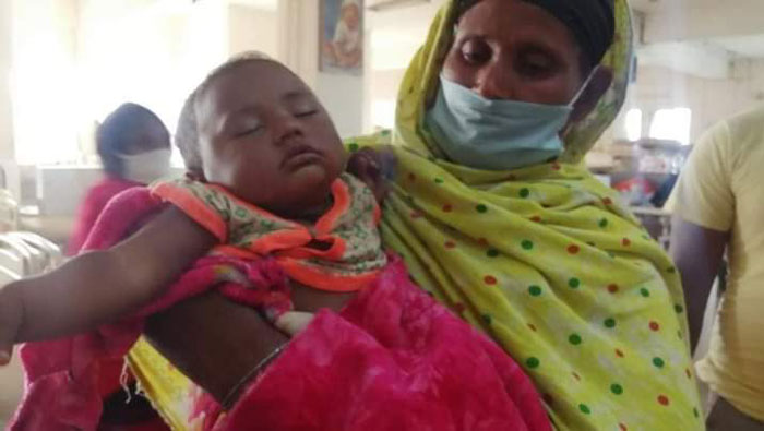 ঠাকুরগাও থেকে রংপুরে ৯ ঘণ্টা রিকশা চালিয়ে সন্তানকে নিয়ে হাসপাতালে বাবা