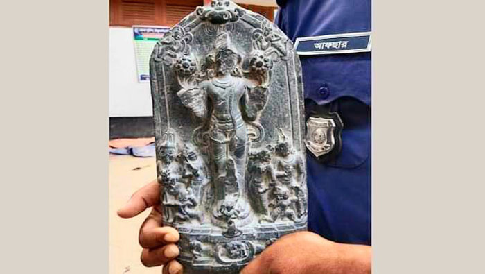 ঠাকুরগাঁওয়ে পুকুর খননে মিলল প্রাচীন মূর্তি