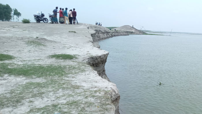 তিস্তার ভাঙনের মুখে বসতবাড়ি ও ফসলি জমি