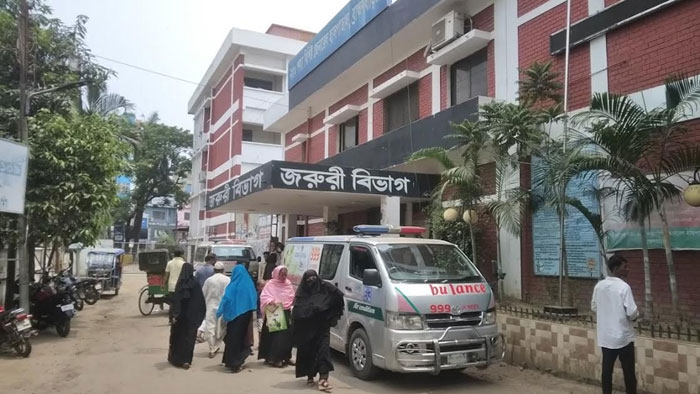 সরাইলে সন্তানের সামনেই স্ত্রীকে কুপিয়ে হত্যা