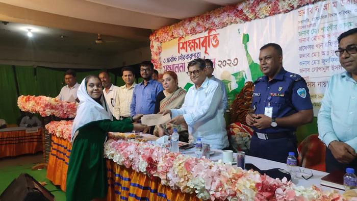ব্রাহ্মণবাড়িয়ায় মেধাবীদের শিক্ষাবৃত্তি ও সর্বোচ্চ করদাতাদের সম্মাননা প্রদান