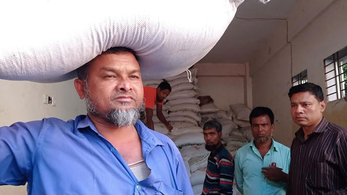 ইসলামপুরে কৃষি প্রণোদনা বিতরণ