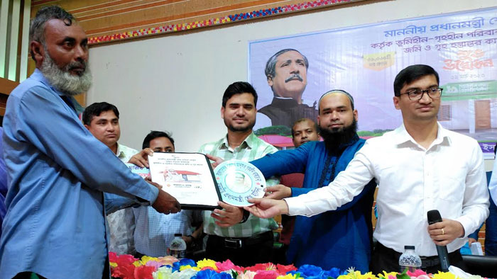 ইসলামপুরে মুজিববর্ষ উপলক্ষে ভূমিহীন ও গৃহহীনদের মধ্যে ঘর বিতরণ