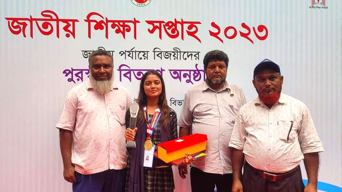 রাণীশংকৈলের স্কুলছাত্রী ইতি লোক সঙ্গীত প্রতিযোগিতায় জাতীয় পর্যায়ে প্রথম